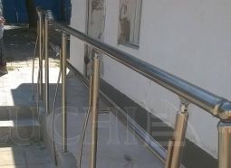 Специализирани парапети към инвалидна рампа