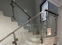Комбинирани парапети за стълби